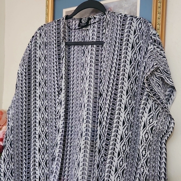 Kimono Fringe detailed Hem size Medium Petite Bohemian Cottagecore Coverup - Picture 2 of 10